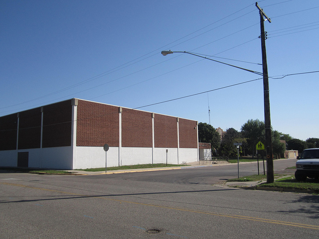 Large school building on 4 acres with 2 Gyms in Clarkfield, Minnesota. $109,000