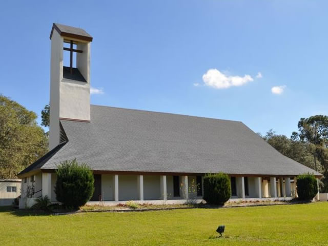 Church Building, Fellowship Hall, 2 classrooms, and a residencial home for sale in Lakeland, Florida $595,000