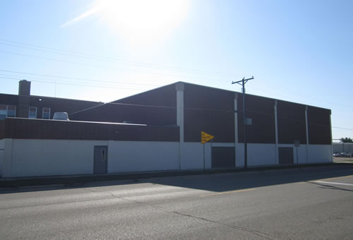 Large school building on 4 acres with 2 Gyms in Clarkfield, Minnesota. $109,000