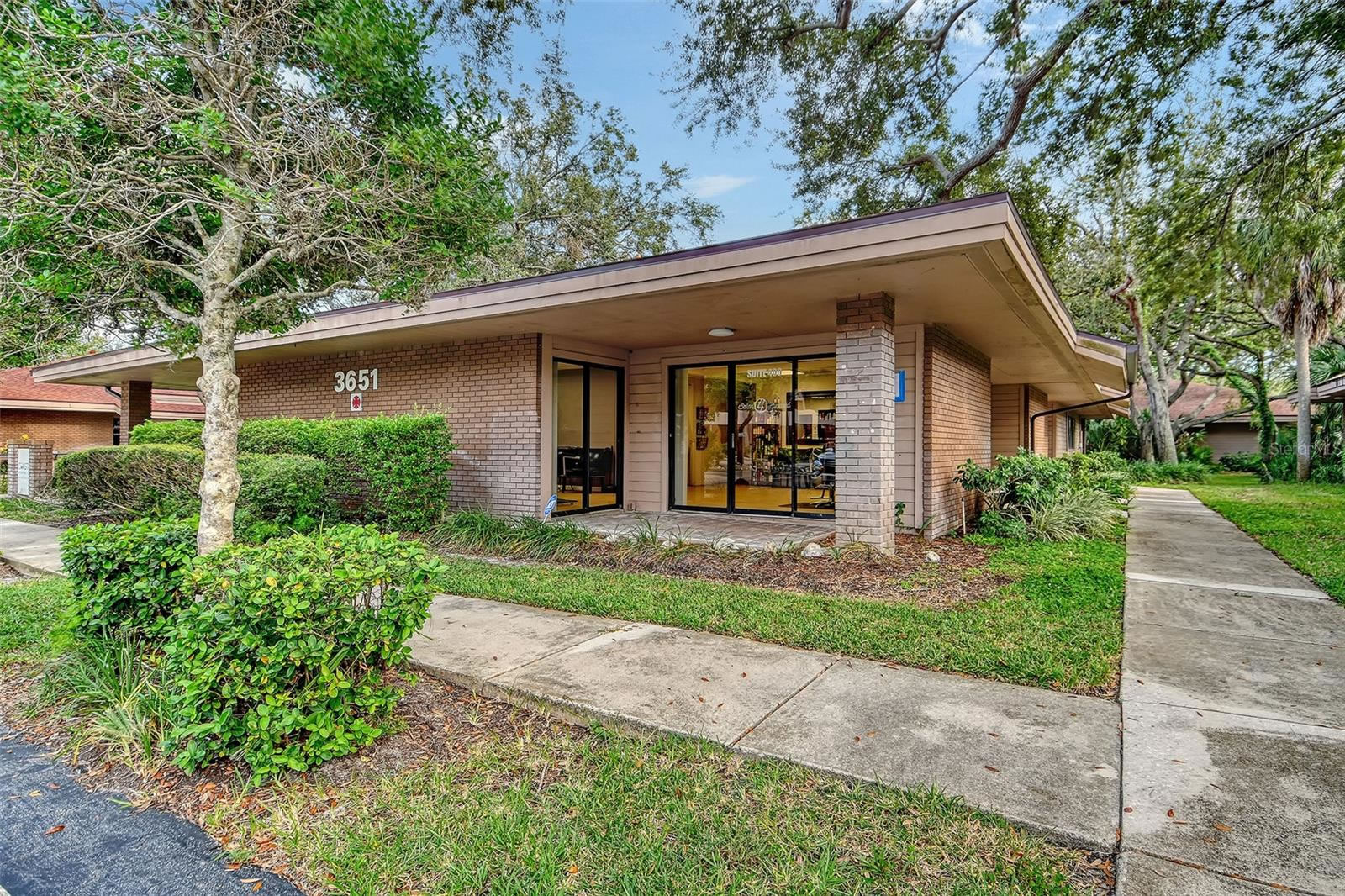 9.2 acres with 11 Buildings For Sale in Bradenton, FL - 82,000 sq ft $9,750,000