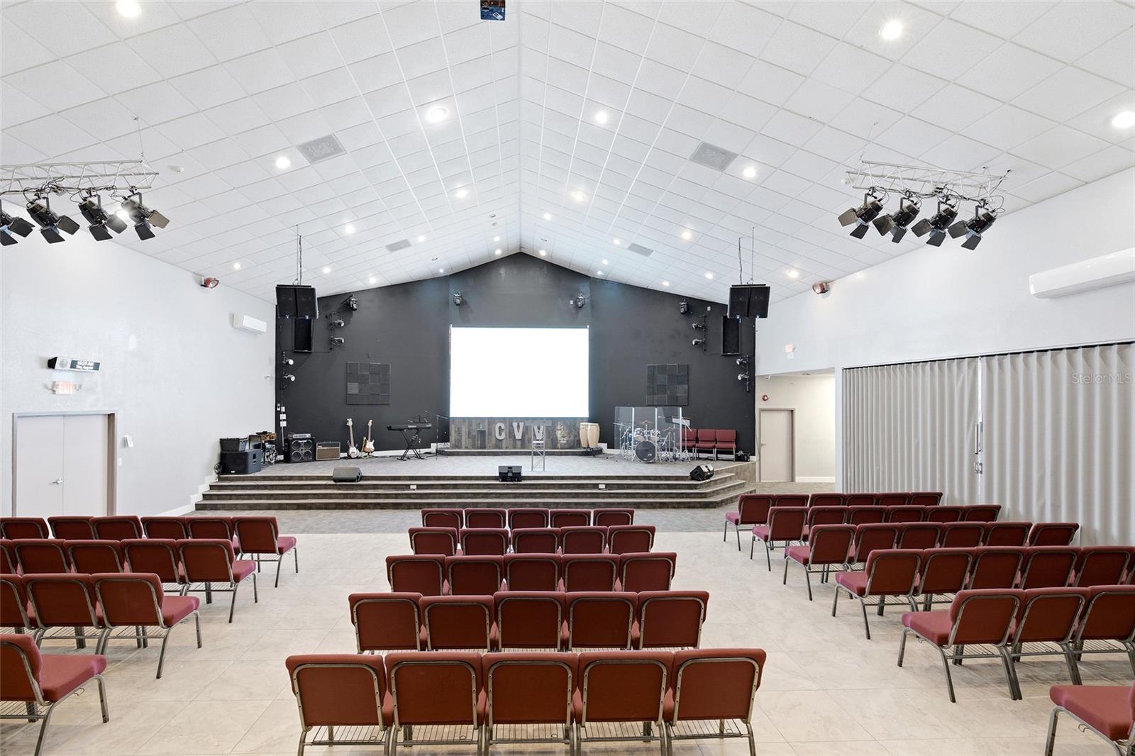 Church and School For Sale In Apopka, Florida - 9 acres -$5,000,000 Church and School For Sale In Apopka, Florida - 9 acres -$5,000,000