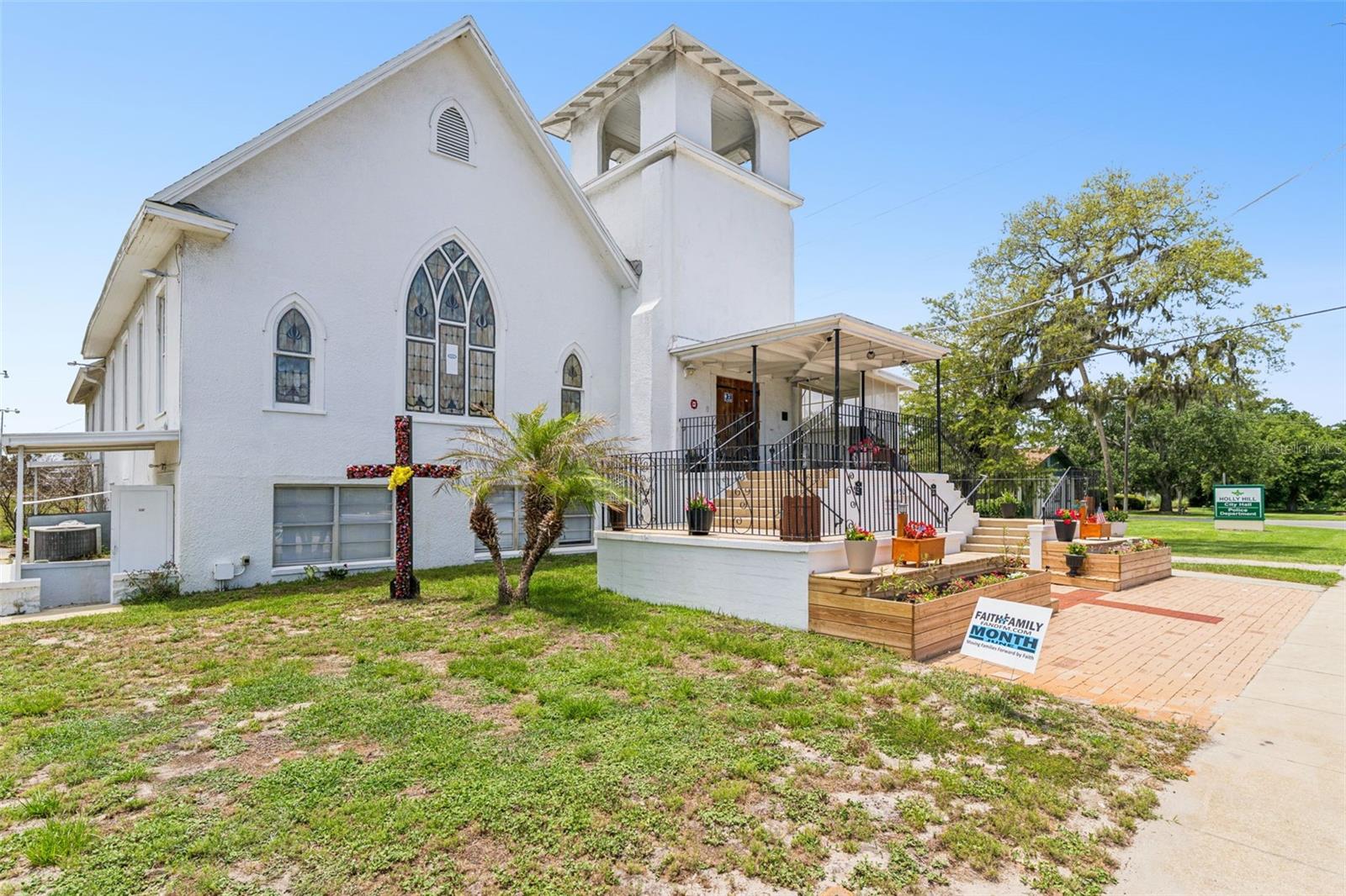 Church Building For Sale In Daytona Beach, Florida - $750,000 Church Building For Sale In Daytona Beach, Florida - $750,000