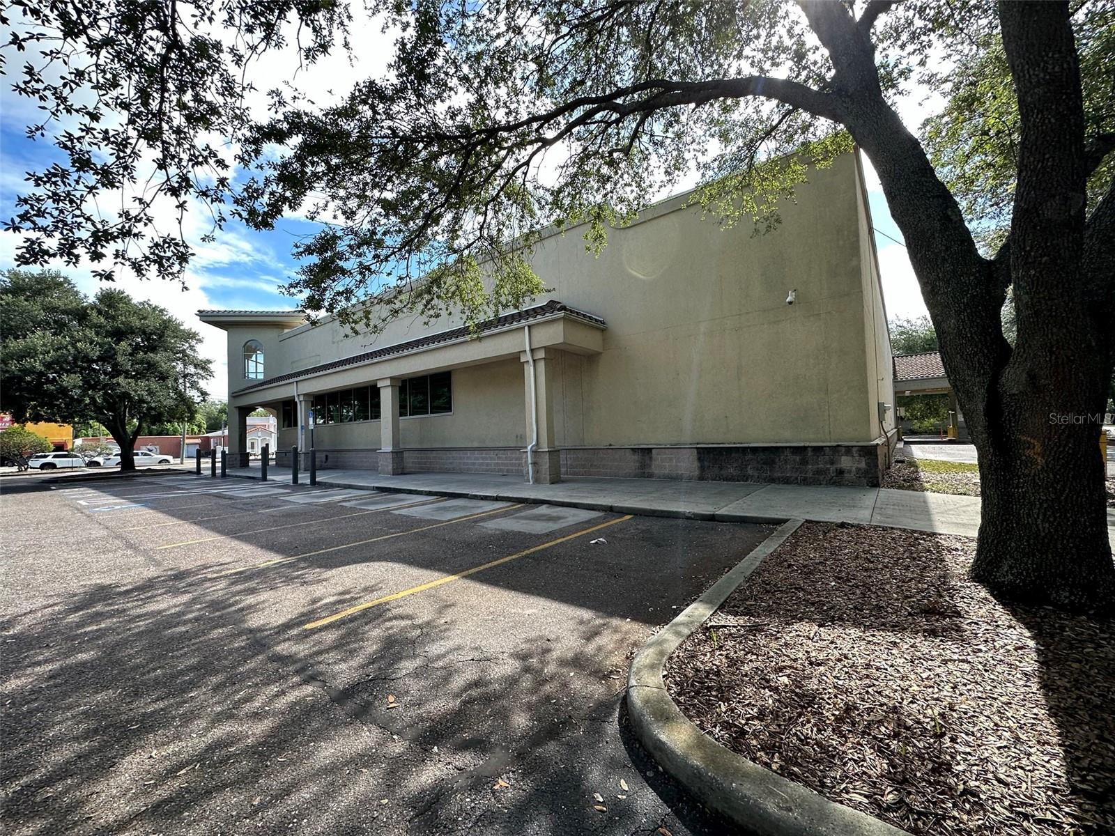 Large Commercial Storefront in Tampa, Florida - perfect for Church, School or Daycare - $5,250,000 Large Commercial Storefront in Tampa, Florida - perfect for Church, School or Daycare - $5,250,000