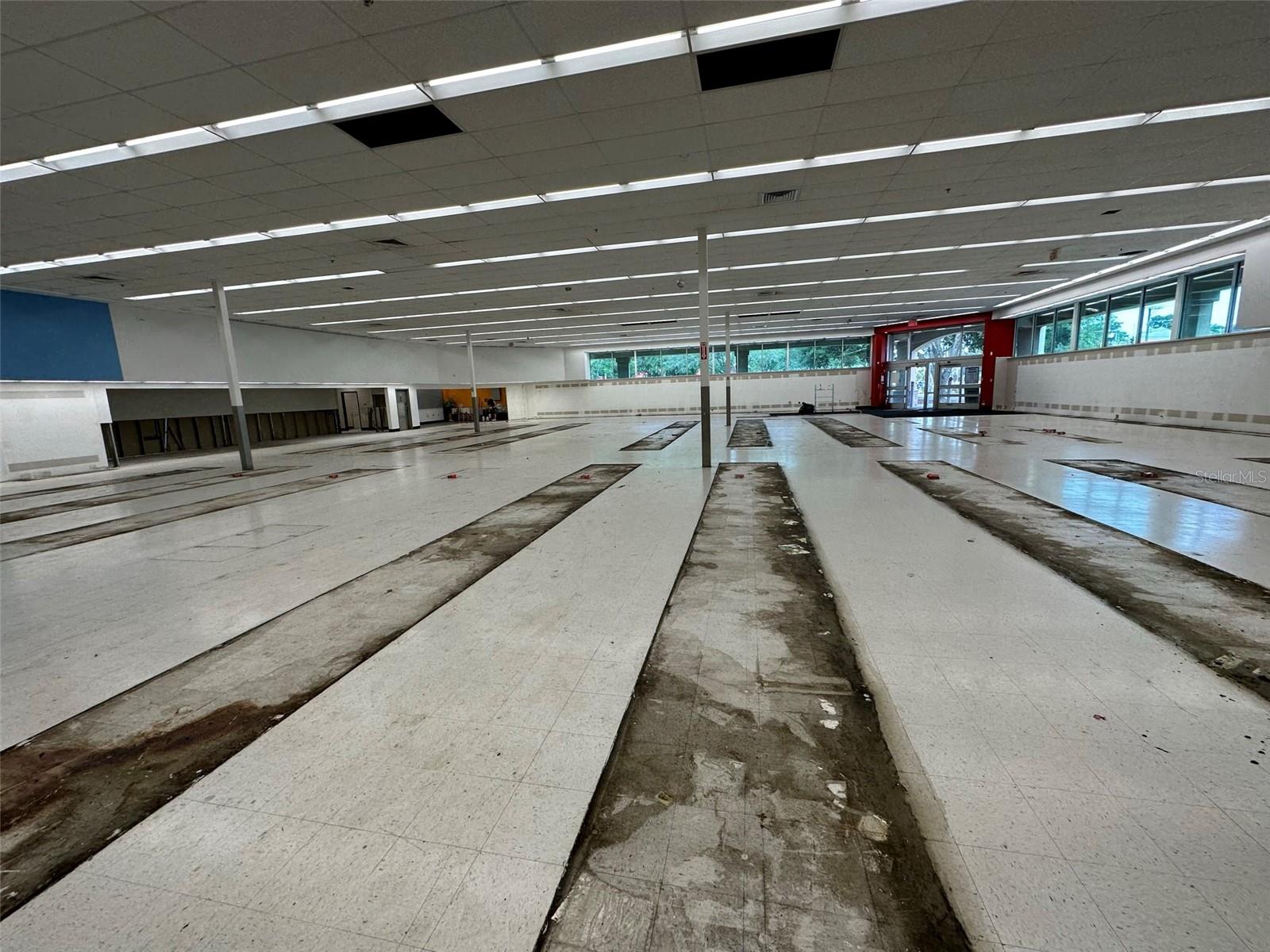 Large Commercial Storefront in Tampa, Florida - perfect for Church, School or Daycare - $5,250,000 Large Commercial Storefront in Tampa, Florida - perfect for Church, School or Daycare - $5,250,000